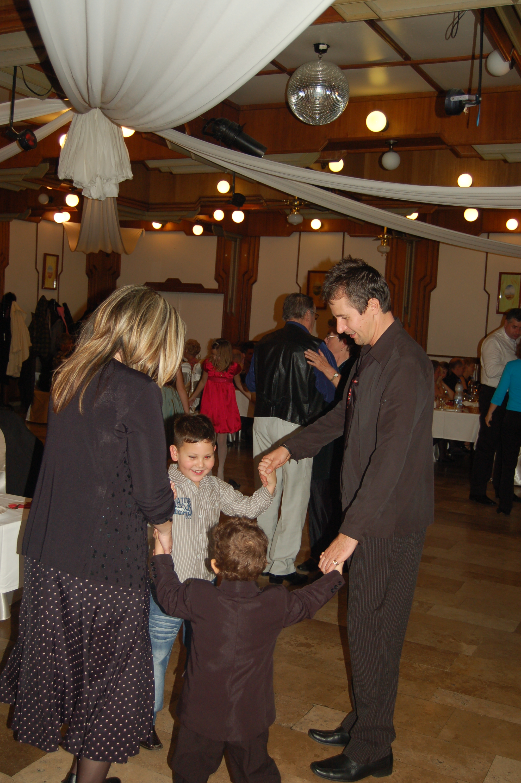 VI. Evangélikus bál 177.JPG